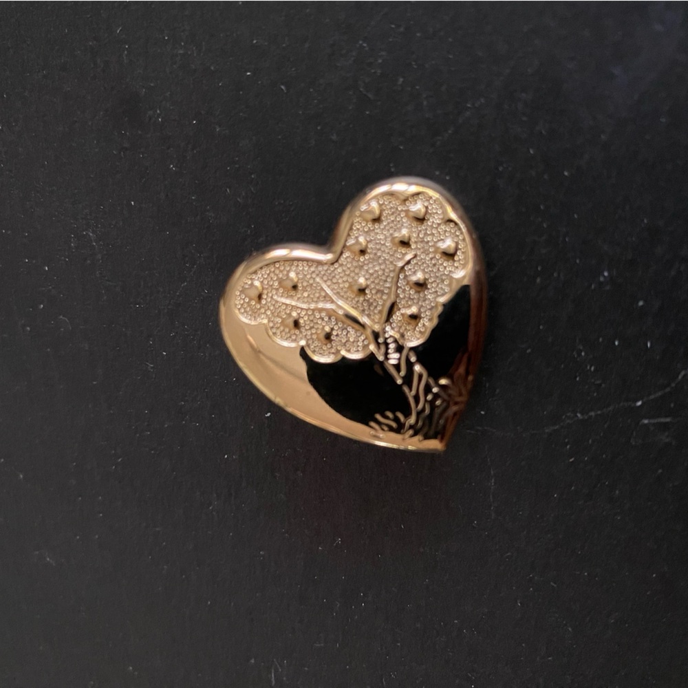 Chic Gold Heart Brooch with Tree Design